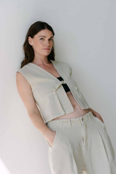 Roseline waistcoat beige jeans Aimee The Label