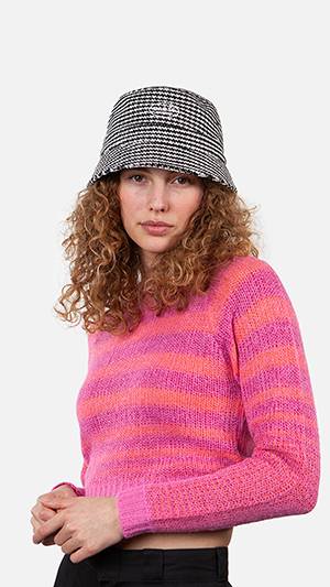 Raichel hat black Barts Amsterdam