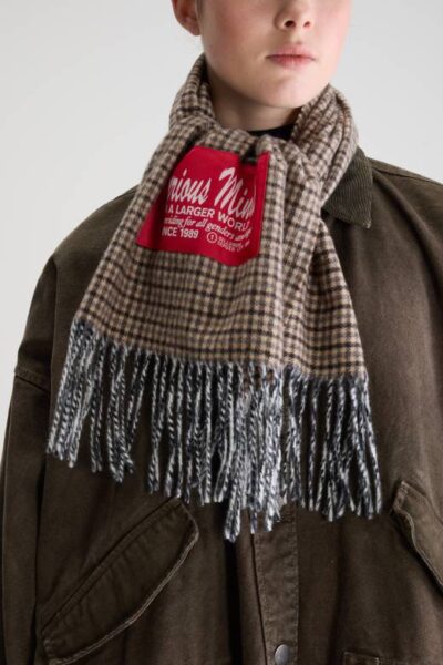 Milan scarves displayA Bellerose