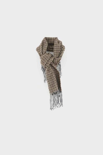 Milan scarves displayA Bellerose