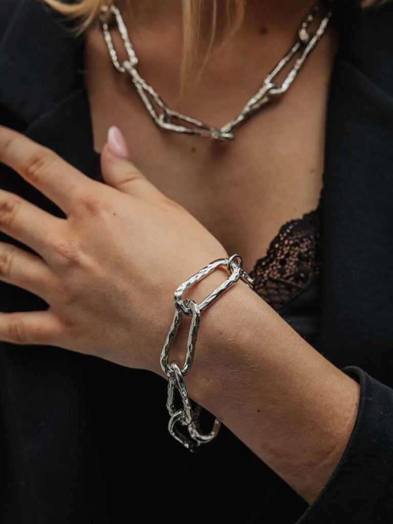 Hammered bracelet silver BOW19