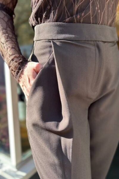 Vola carrot pleat LL pant dark brown Co’Couture