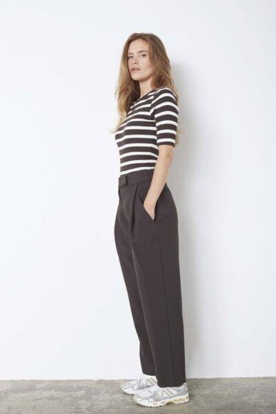 Vola carrot pleat LL pant dark brown Co’Couture