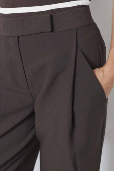 Vola carrot pleat LL pant dark brown Co’Couture