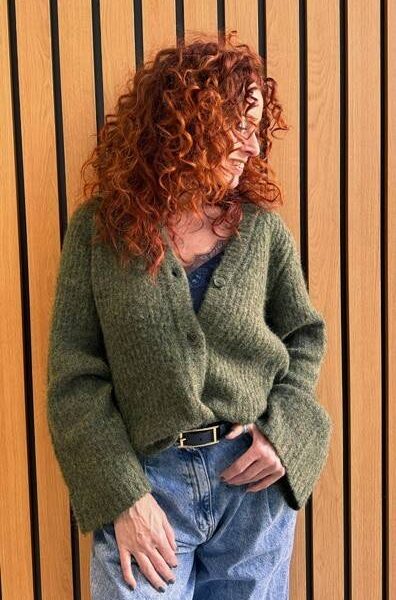 Charlie v-cardigan military olive Co’Couture