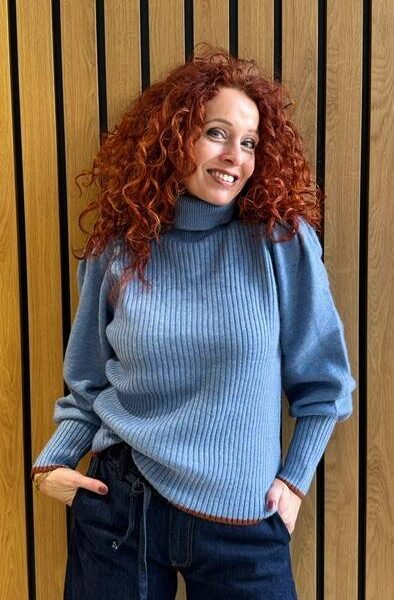 Row puff rib roll knit neck blue Co’Couture