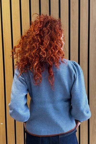 Row puff rib roll knit neck blue Co’Couture