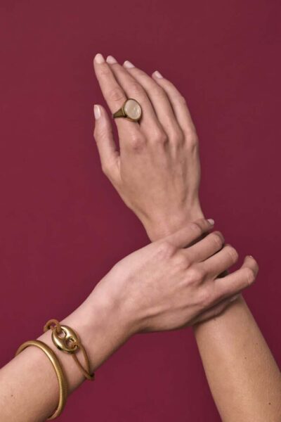 Armband opengewerkte bedel camel Ellen Beekmans