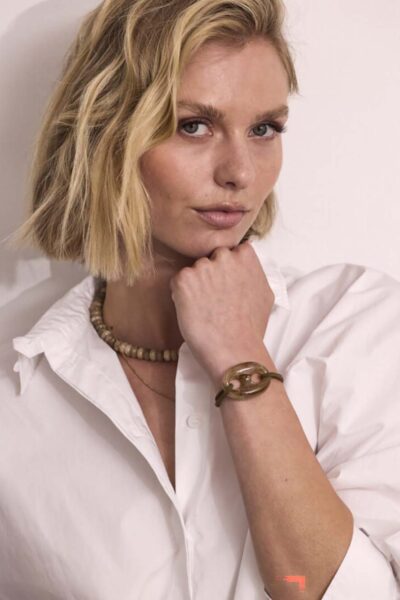 Armband XL opengewerkte bedel army Ellen Beekmans