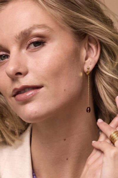 Lange facet drop oorbellen cobalt Ellen Beekmans