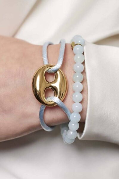 Armband open ovale bedel ijsblauw Ellen Beekmans