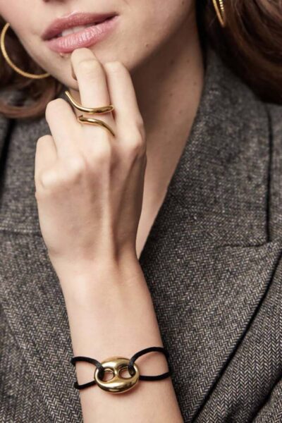 Armband open ovale bedel zwart Ellen Beekmans