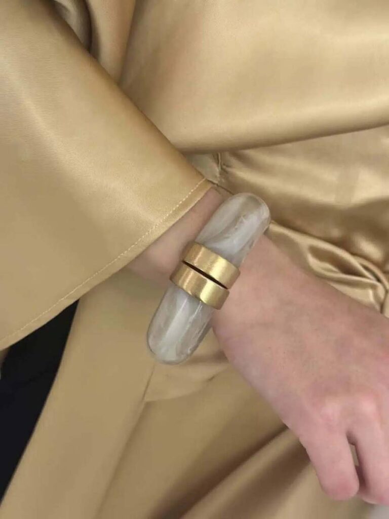 Bumper bangle off white melee Ellen Beekmans