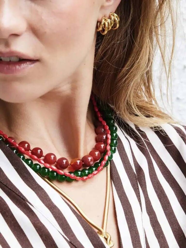 Schelpenketting rood Ellen Beekmans