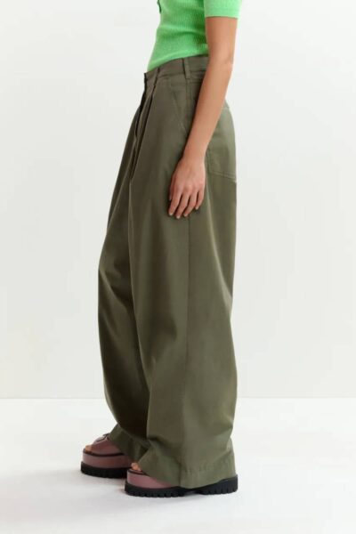 Jumpy garment dye pants olive martini Essentiel