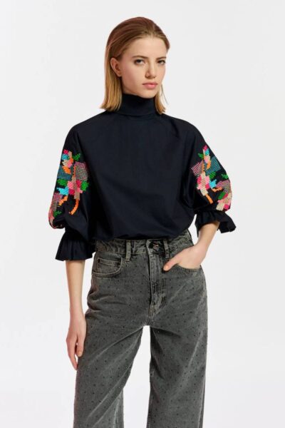 Eleanor embroidered sleeve top C2 black Essentiel