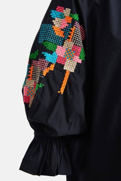 Eleanor embroidered sleeve top C2 black Essentiel