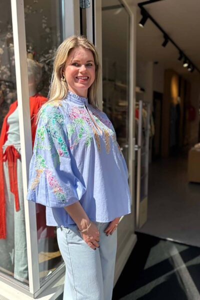 Hitrus appliqued detail top aqua blue Essentiel