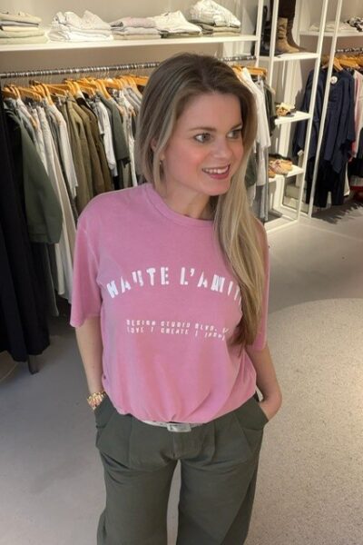 Noma acid curve studio tee pink Haute L’Amitie