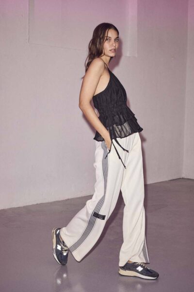 Baggy track tall pants off white Haute L’Amitie