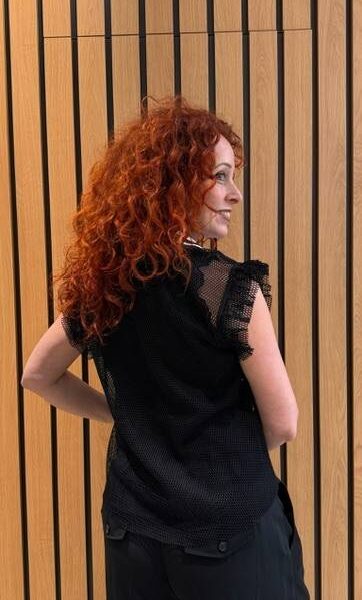 Net frill polo top black Haute L’Amitie
