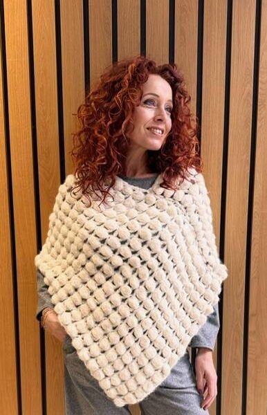 Poncho Bolita scarf ecru Inti Knitwear