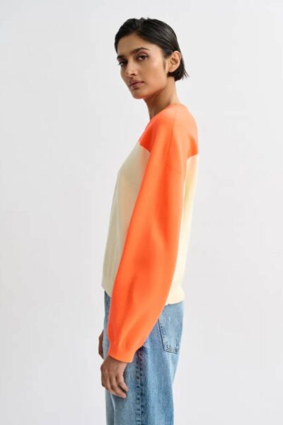 Joto bicolour knit pullover C3 off white Essentiel