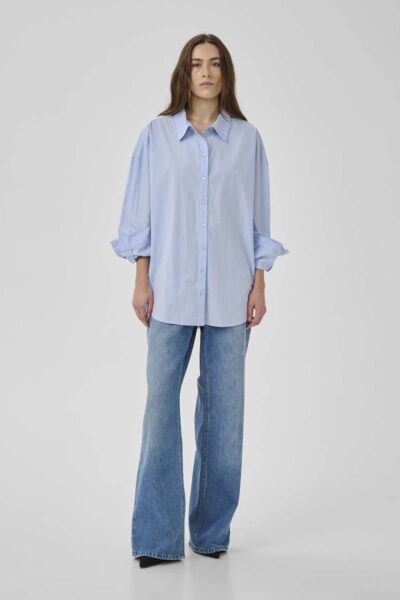 Vilda sunna boxy shirt cashmere blue MEW