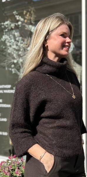 Sweater dark coffee Noman’sland