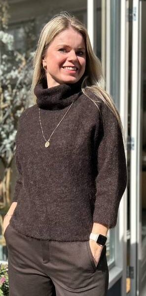 Sweater dark coffee Noman’sland