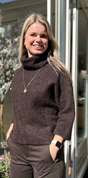 Sweater dark coffee Noman’sland
