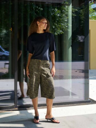 Islana camou shorts Neo Noir