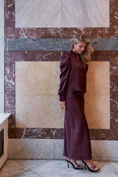 Vicky heavy sateen skirt burgundy Neo Noir