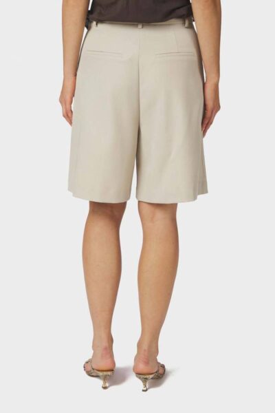 Nika structure shorts creme Neo Noir
