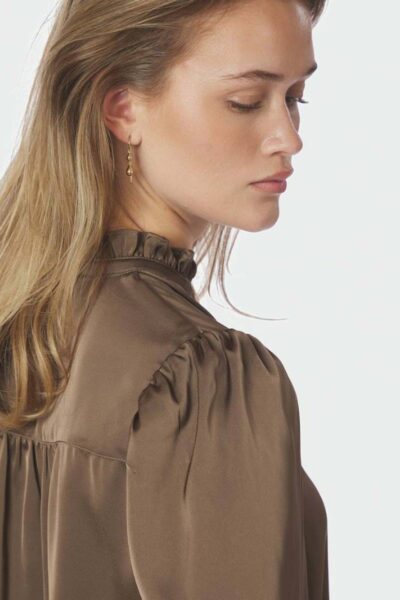 Delsie drapy sateen blouse dusty brown Neo Noir