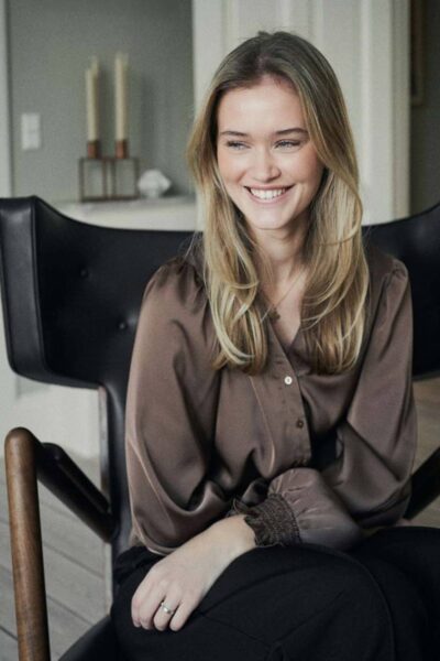 Delsie drapy sateen blouse dusty brown Neo Noir