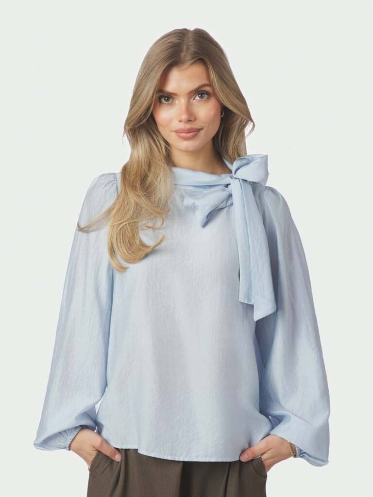 Selene crisp blouse light blue Neo Noir