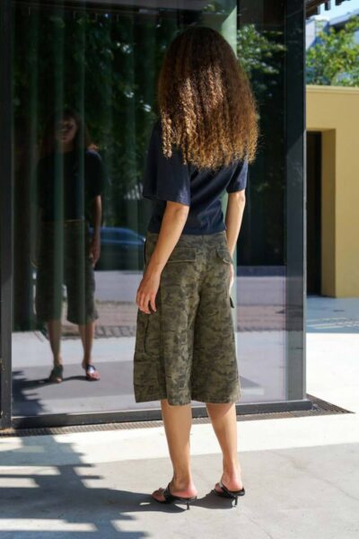 Islana camou shorts Neo Noir
