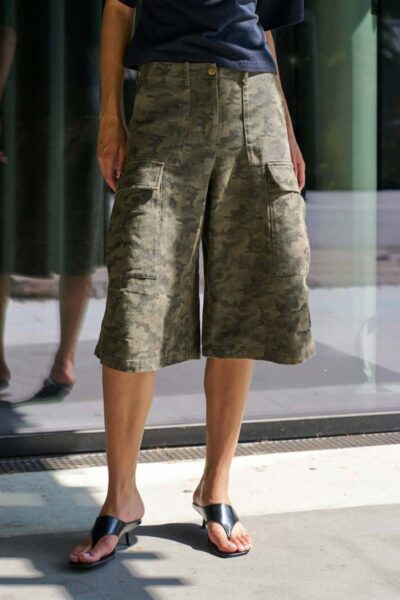 Islana camou shorts Neo Noir