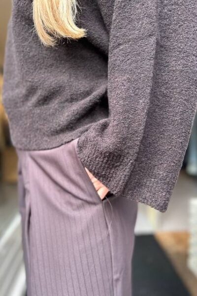Sweater dark coffee Noman’sland
