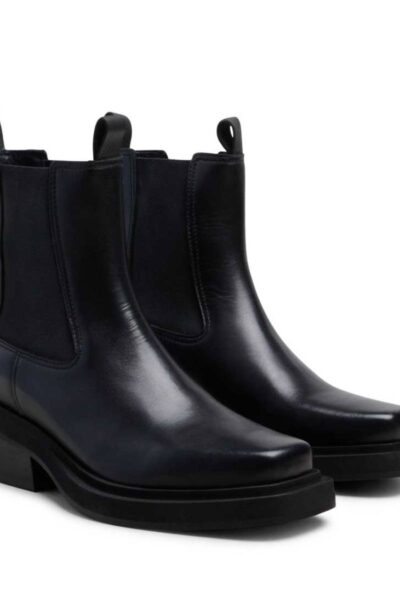 Dusty leather black Pavement