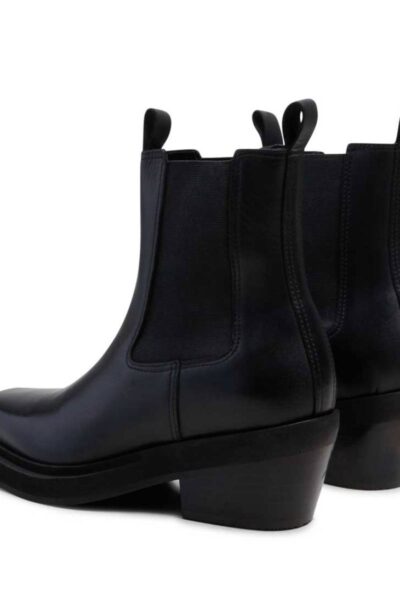 Dusty leather black Pavement