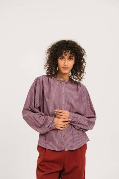 Gladis tan blouse rouge Sacrecoeur