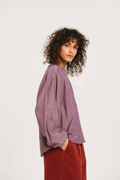 Gladis tan blouse rouge Sacrecoeur