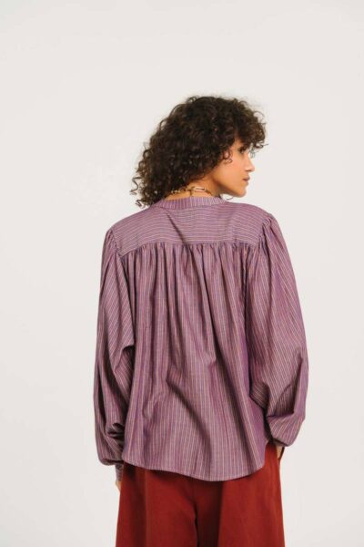 Gladis tan blouse rouge Sacrecoeur
