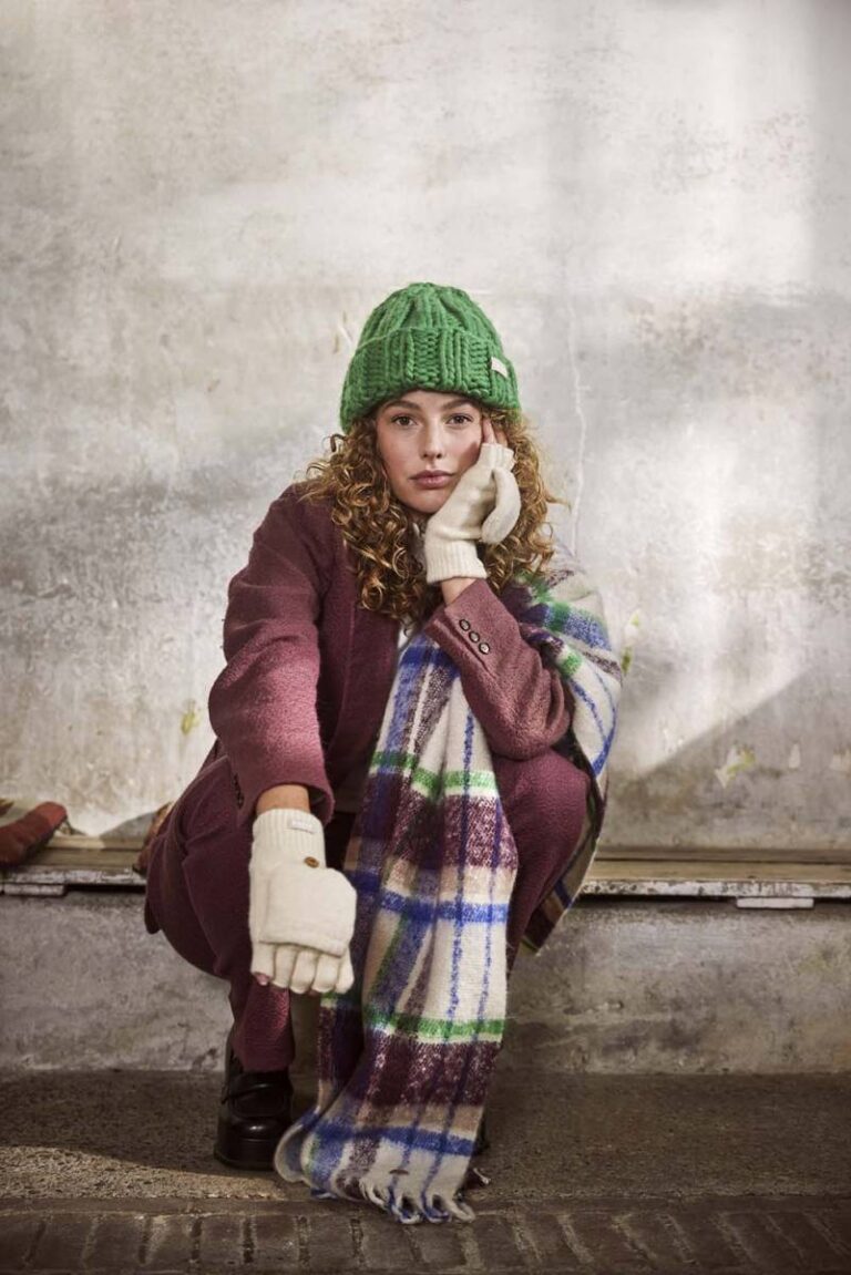 Loriant scarf aubergine Barts Amsterdam