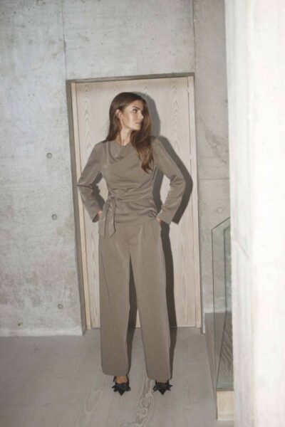 Tenga pleat blouse walnut Co’Couture