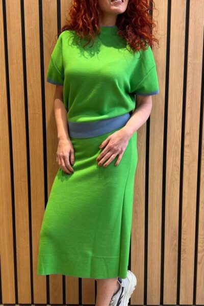 Folder contrast piping skirt bright sky Essentiel